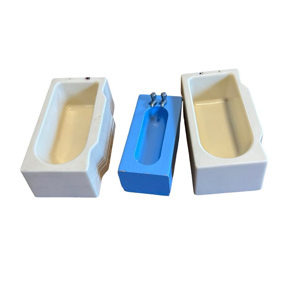 Vintage Dollhouse Bathroom Bathtubs Plastic White Renwal Wooden Blue Miniature